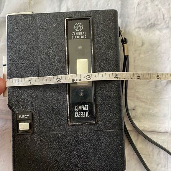 General Electric Vintage 1980s compact Cassette tape player black w/wrist strap - Picture 9 of 10